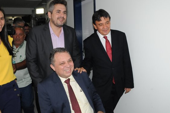 Governador visita a fundação estadual de saúde