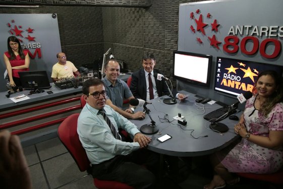 Governador abre programação de 30 anos da Rádio Antares