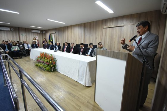Governador entrega pavimentação e anuncia obras em Ribeiro Gonçalves