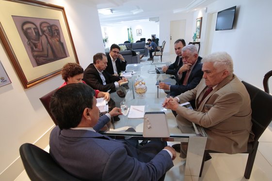 Reunião com gestores e o economista Raul Veloso