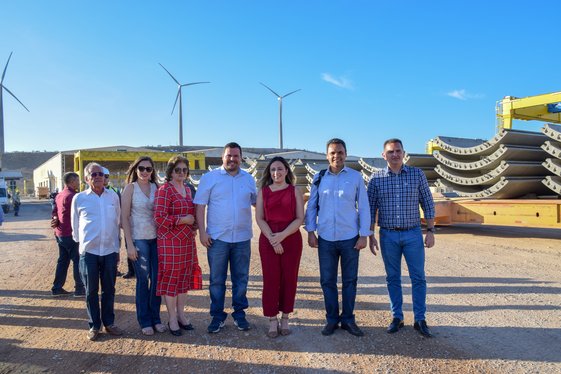 Governador visita fábrica de torres eólicas em Lagoa do Barro