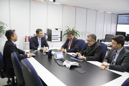 Governador se reúne com diretor do Banco Regional de Brasília