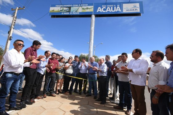 Inauguração de pavimentação poliédrica de ruas de Acauã