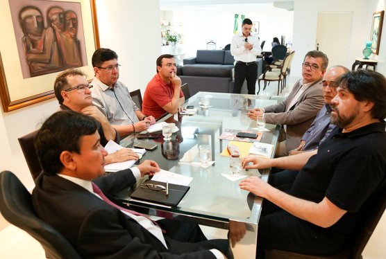 Audiência com o escritor Marcelino Freire.