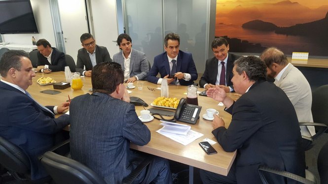 Governador discute projeto que inclui Teresina e Serra da Capivara na Roda das Emoções