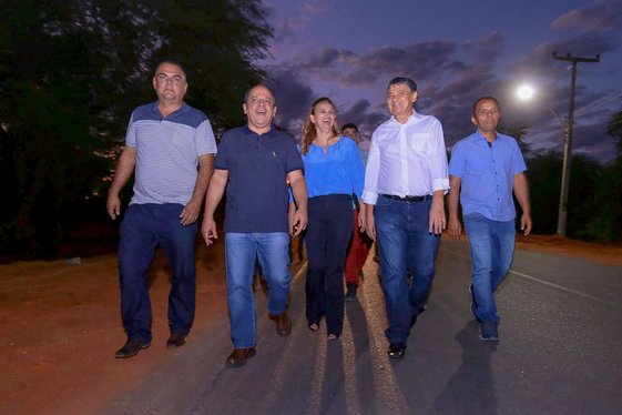 Governador entrega veículo para ADAPI e visita obras de mobilidade em São Raimundo Nonato