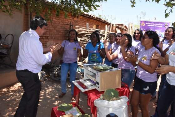 Governador visita projeto Viva o Semiárido e obras de mobilidade urbana em Itainópolis