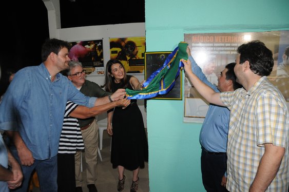 Margarete Coelho visita e entrega medalhas na Expoapi
