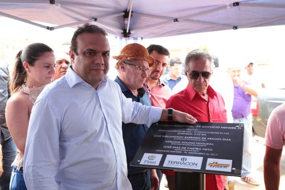 Governador inaugura obras de mobilidade em Simplício Mendes
