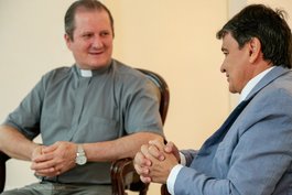 Governador recebe diretor do Colégio Diocesano, Vicente Zorzo