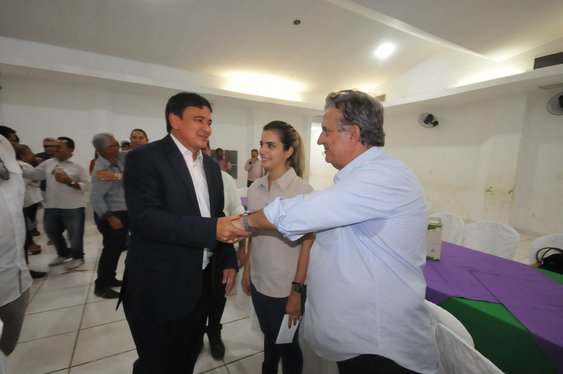 Visita do governador ao aeroporto de São João do Piauí e reunião com produtores de uva