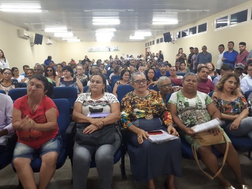 Governador entrega regularização fundiária em Picos