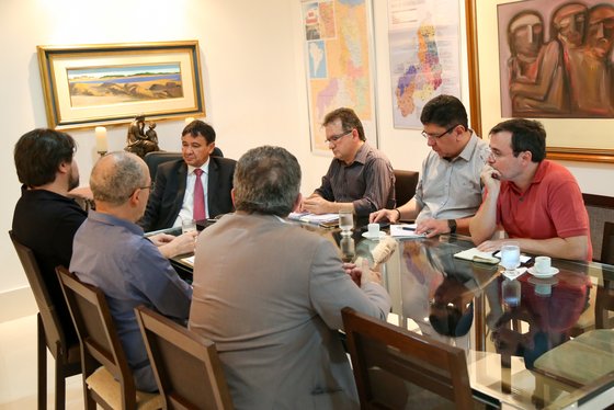 Audiência com o escritor Marcelino Freire.