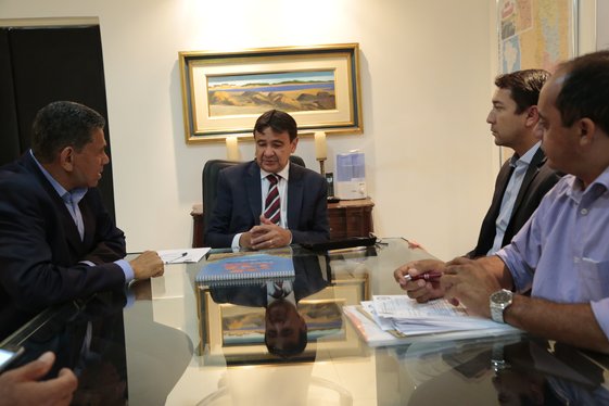 Reunião com o deputado João de Deus e o prefeito de Castelo do Piauí
