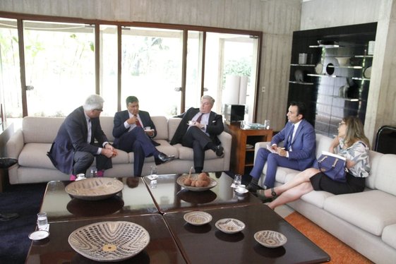 Governador tem encontro com o embaixador da França no Brasil, Michel Miraillet.