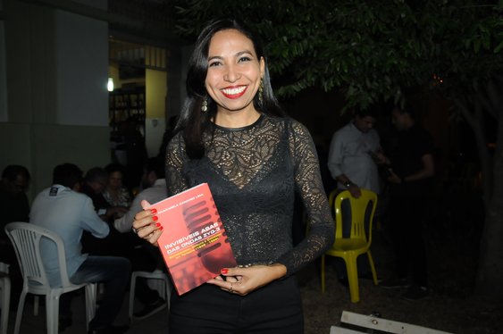 Governadora participa de noite cultural em Oeiras