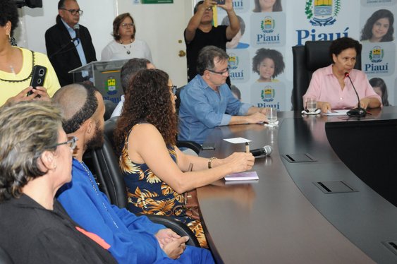 Governadora em exercício Regina Sousa assina convênio com a Pastoral em Situação de Rua