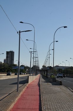 Praça e ponte do meio