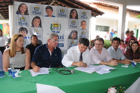 Governador assina ordem de serviço no município de Milton Brandão