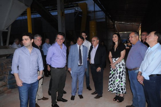 Governador participa de inauguração de indústria de cerâmica