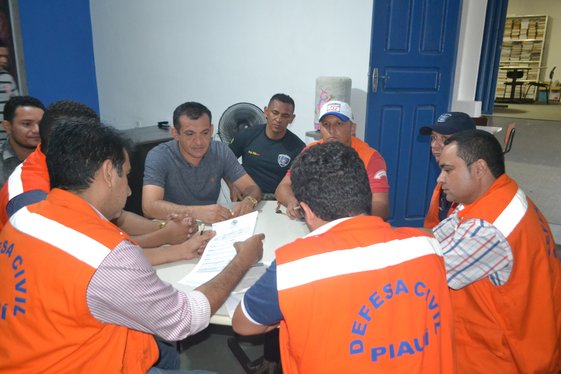 Defesa Civil intensifica trabalho em municípios atingidos pelas cheias