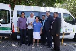 Sesapi entrega veículos adaptados para municípios do Piauí