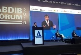 Governador apresenta projetos em evento da Associação Brasileira da In­fraestrutura